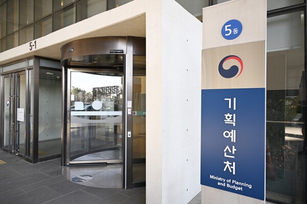 기획예산처는 본격적인 예산 편성에 앞서 정책 관계자들의 의견을 청취하고자 지난달 30일, 국방과학연구소(ADD)를 방문해 드론 등 최첨단 무기체계 연구개발 현장을 점검했다고 밝혔다 (사진: 기획예산처).